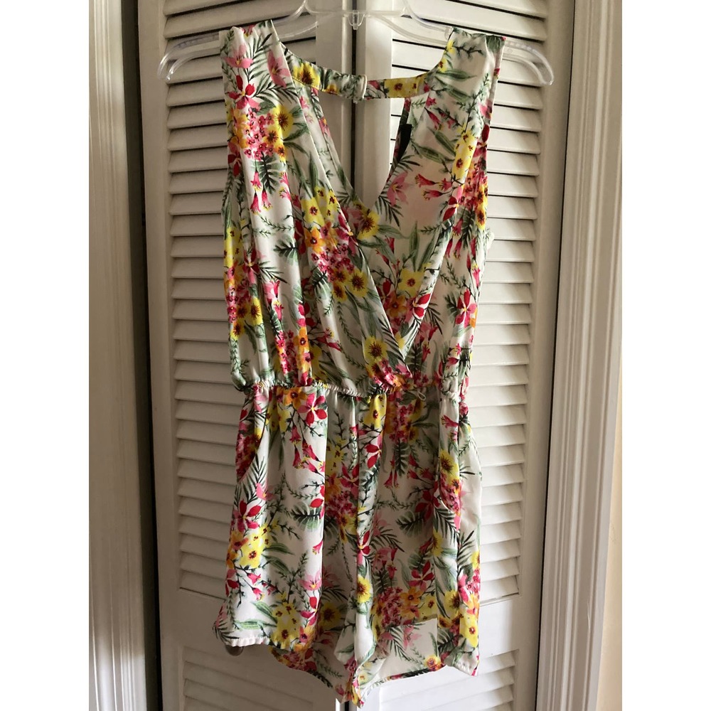 Bepop Spring White Floral V-neck Romper SzS